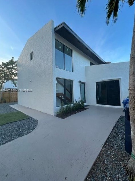 6960 111th Ct, Miami, FL 33173-2127
