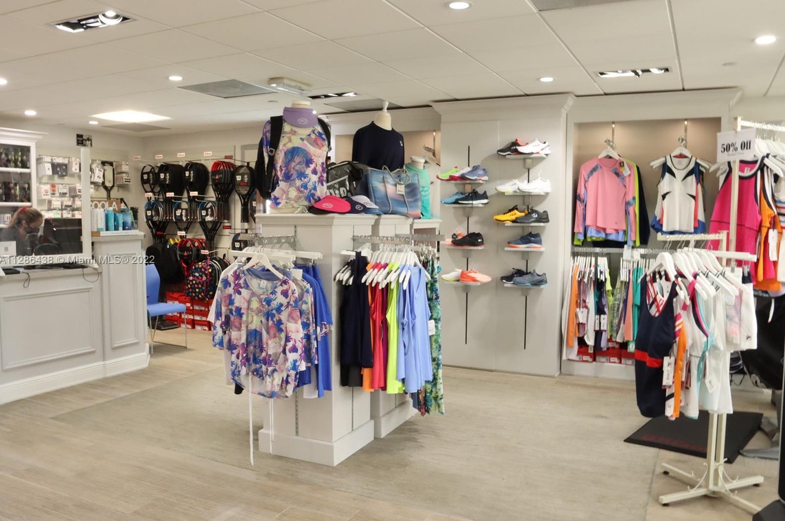 1000 Island Blvd, Miami FL 33160-4940 exterior