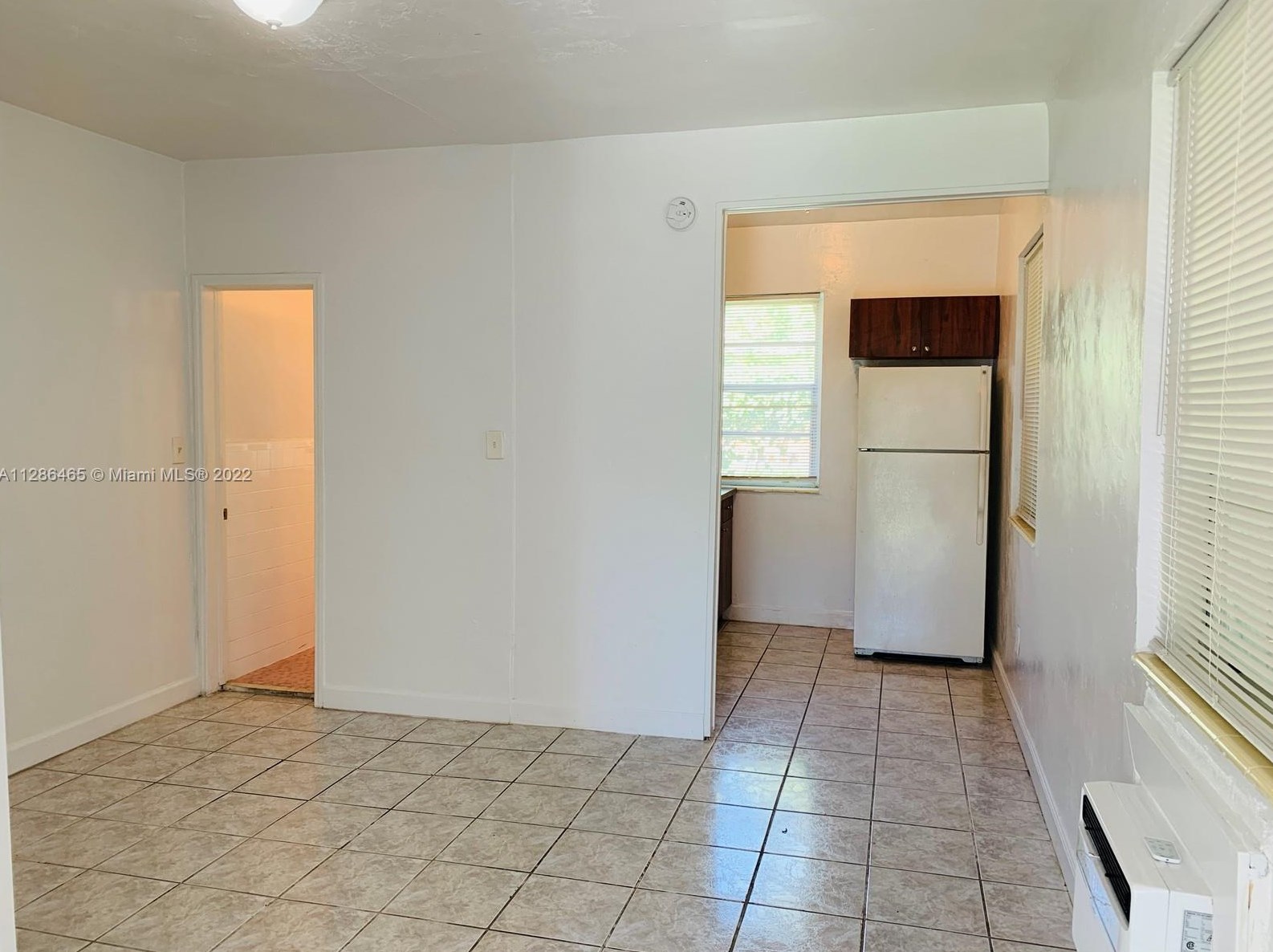 667 86th St, Miami, FL 33141-1113