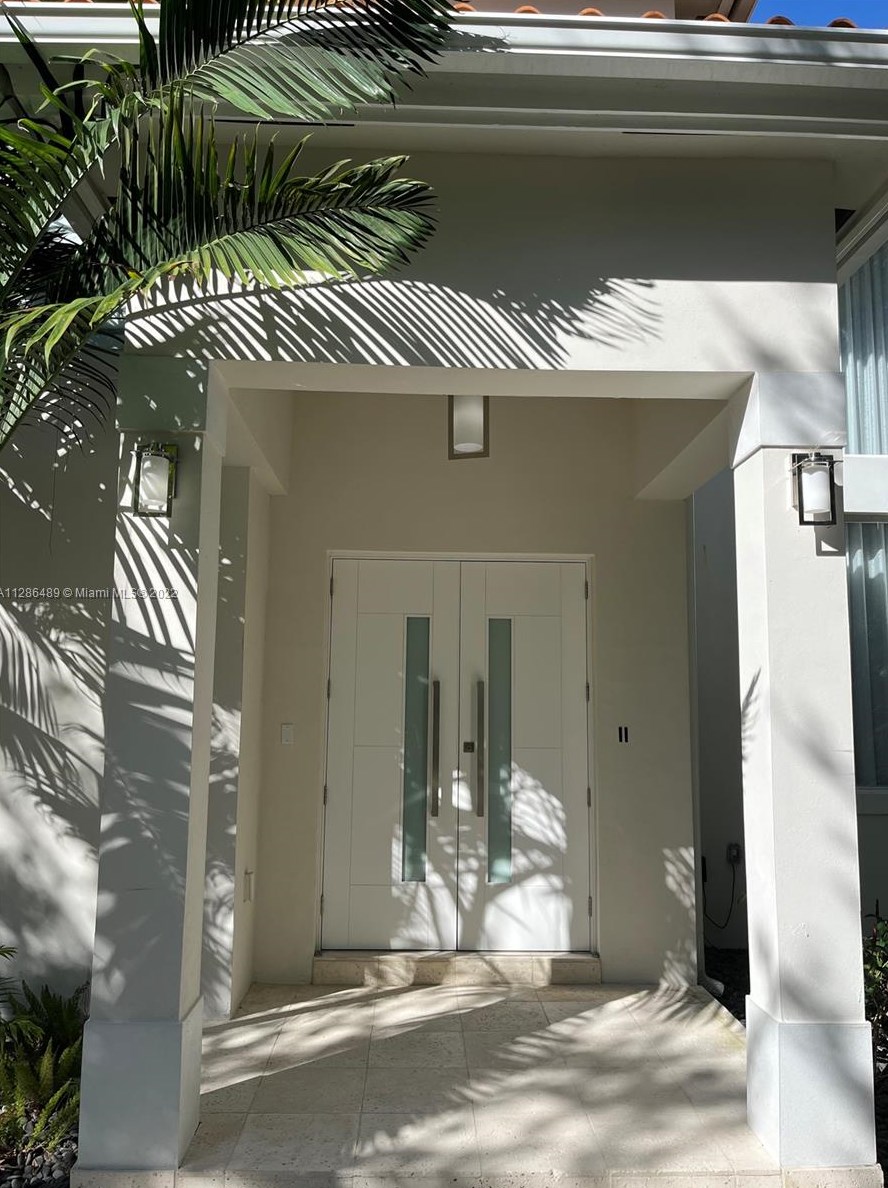 6631 Mimosa Ct, Miami, FL 33143-3274
