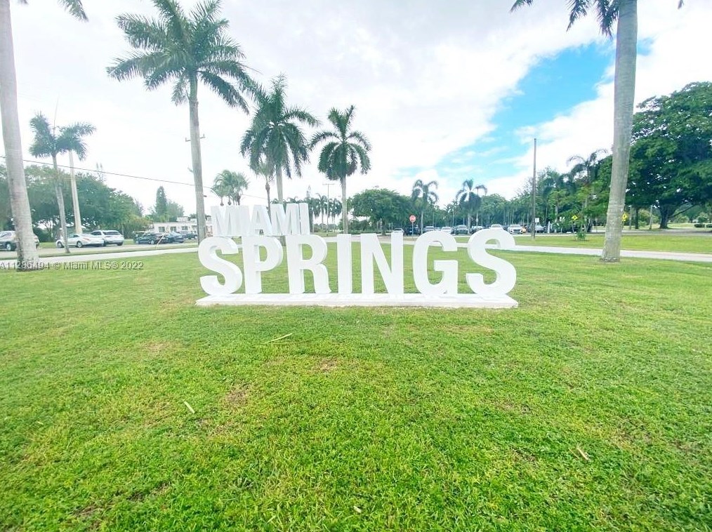 9 Lenape Dr, Miami, FL 33166-5001