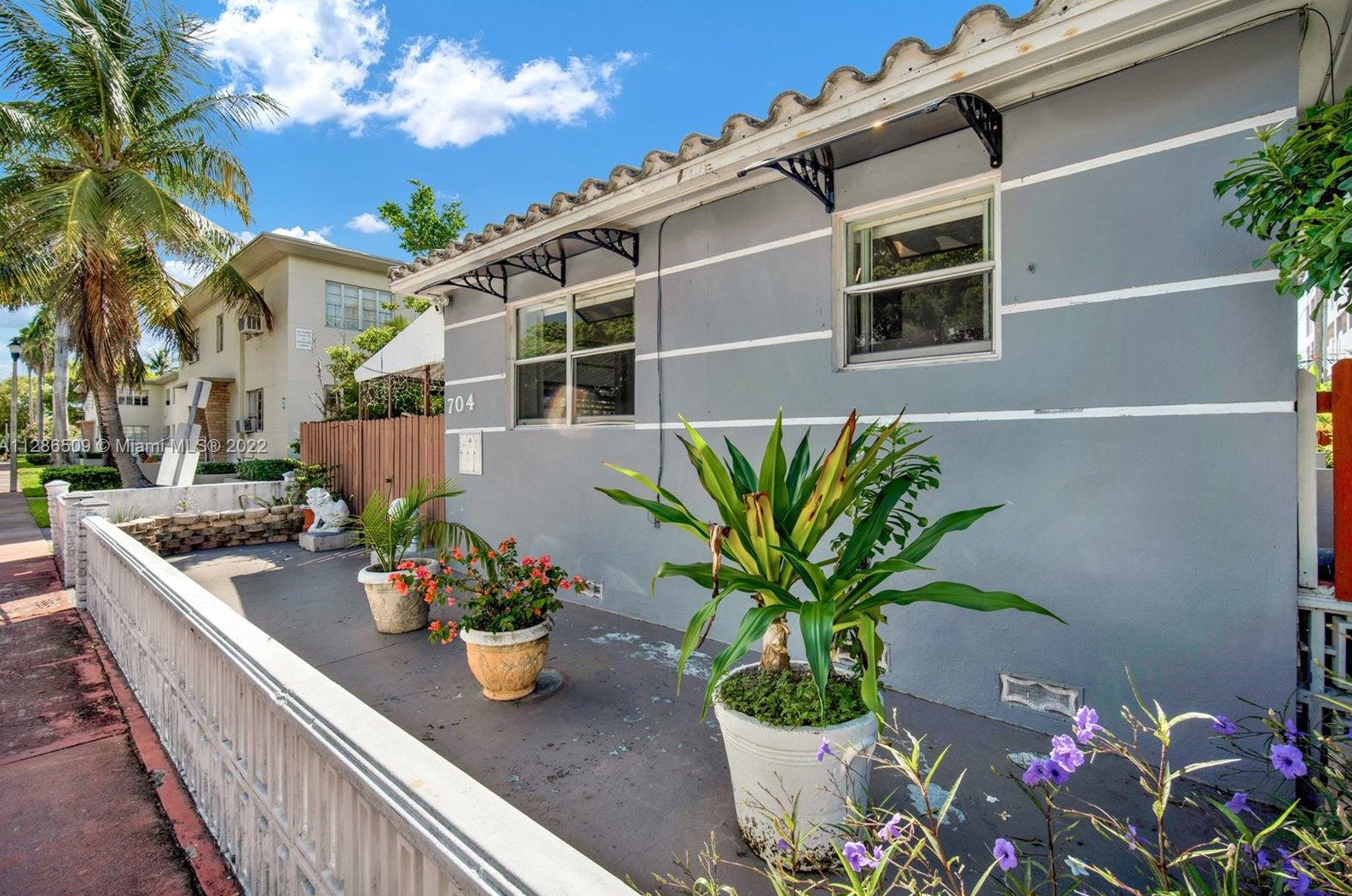 704 84th St, Miami, FL 33141-1104