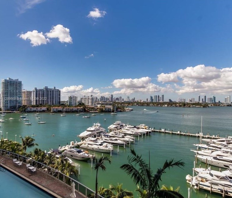 1800 Sunset Harbor Dr, Miami, FL