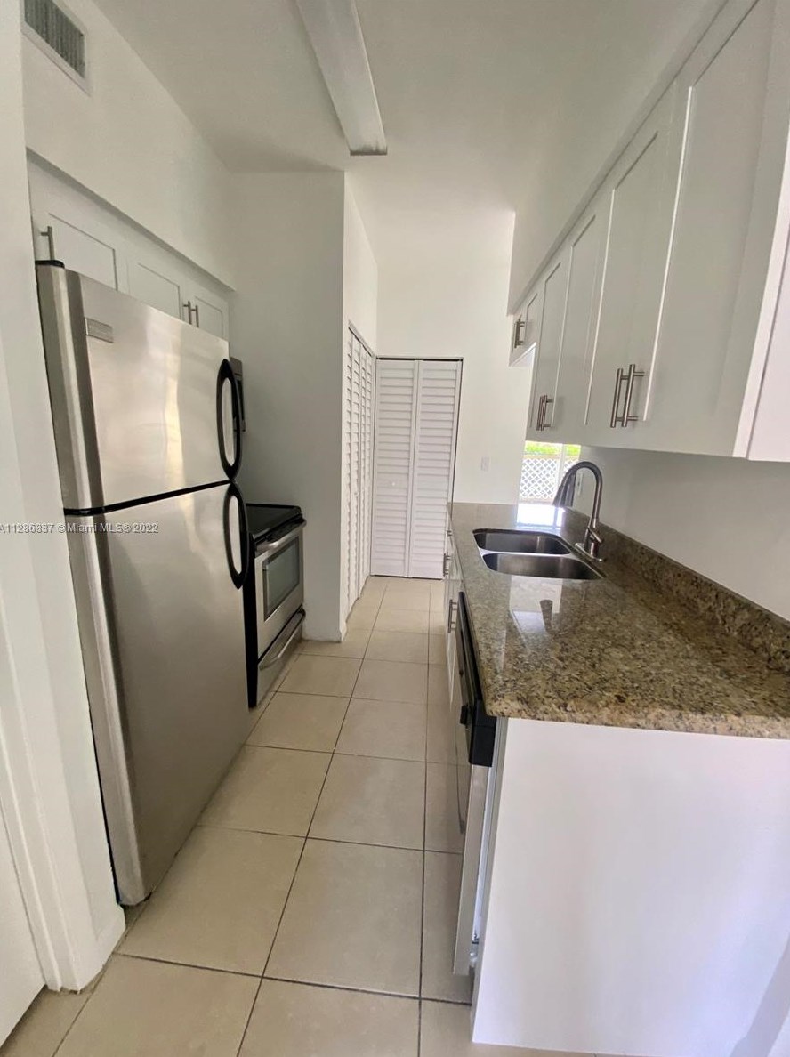 18350 Nw 68th Ave #c, Hialeah, FL