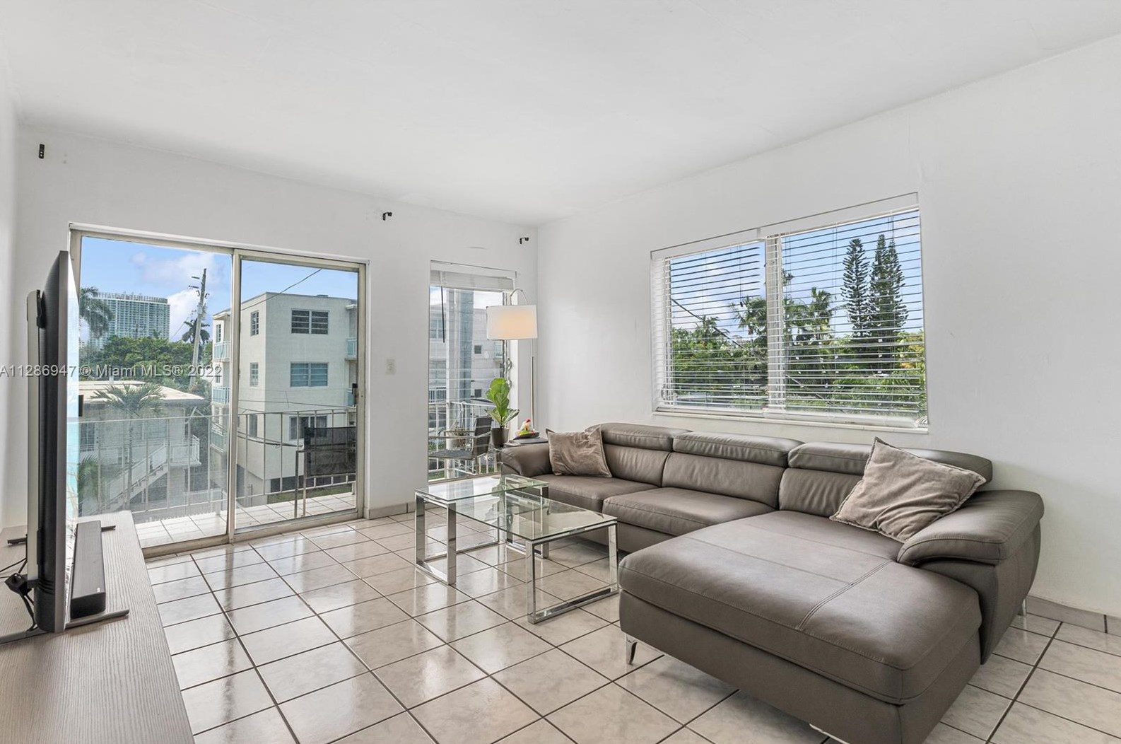 641 Espanola Way, Miami FL 33139-3912 exterior