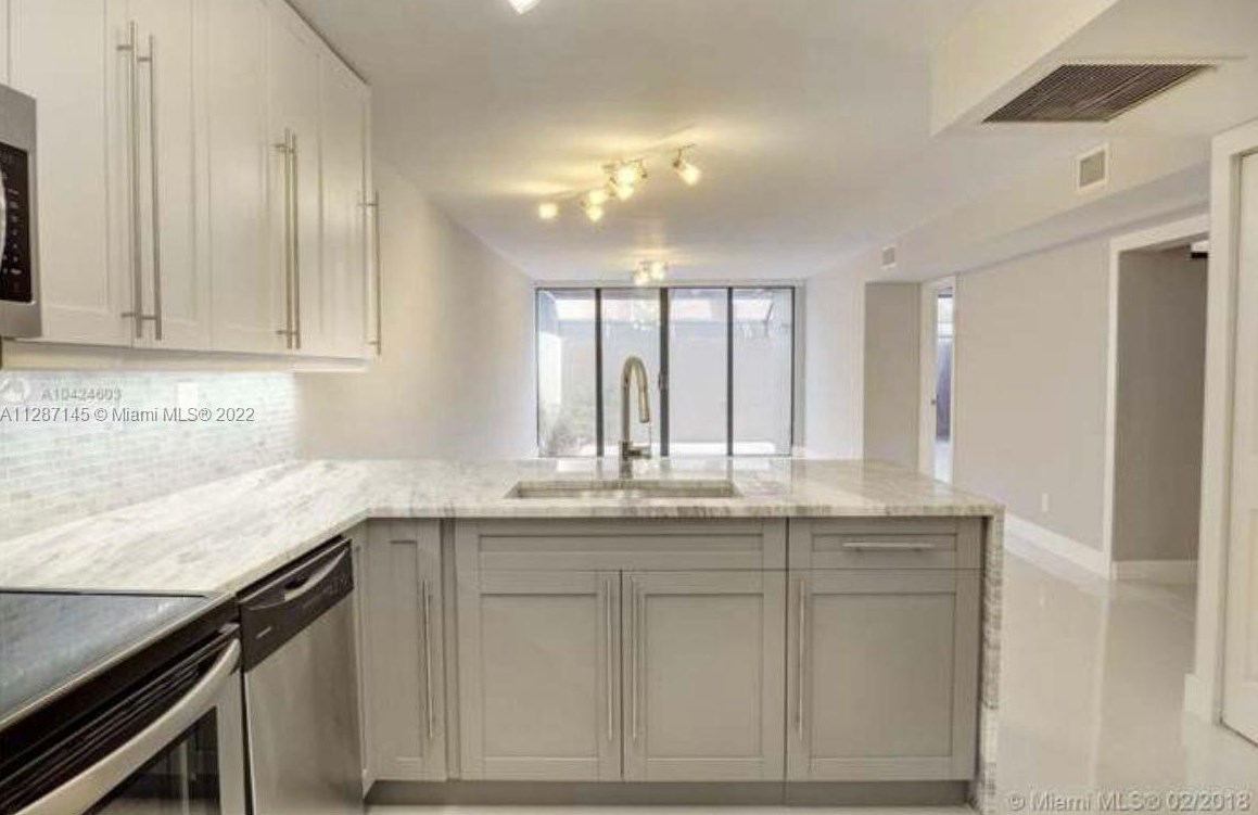 1131 Hiatus Rd, Hollywood, FL 33026-3034