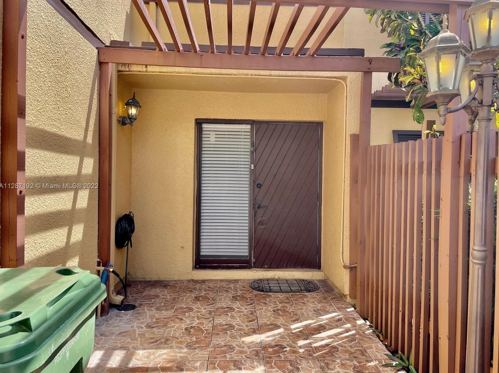 1671 Golfview Dr, Hollywood FL  33026-3105 exterior