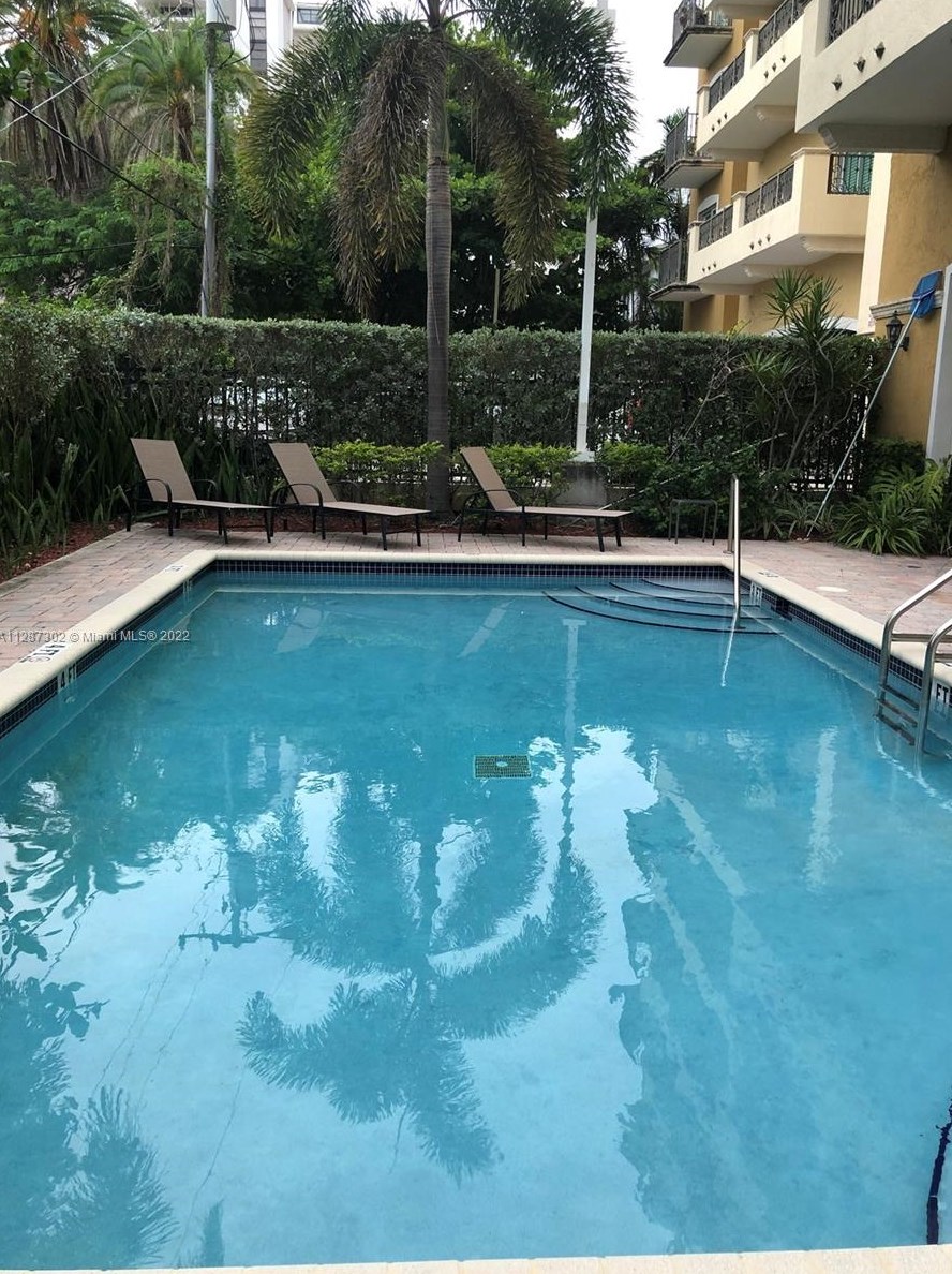 20 Calabria Ave, Miami FL 33134-3104 exterior