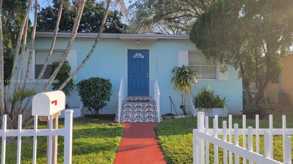 1860 Nw 52nd St, Miami, FL 33142