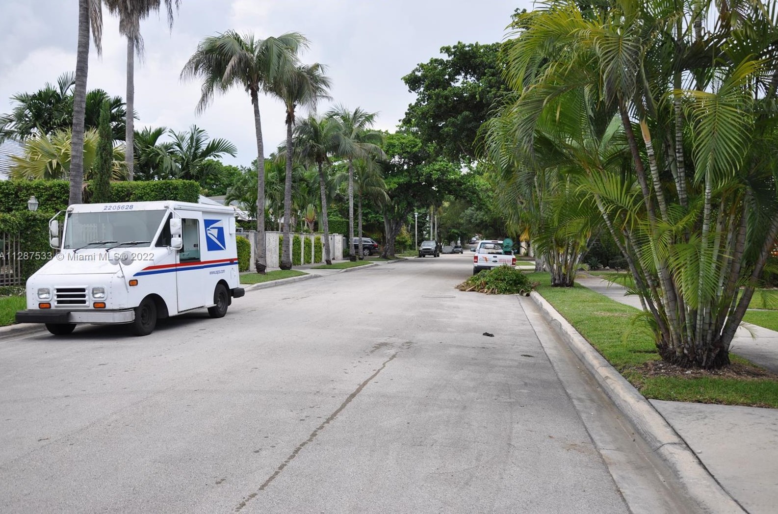 3551 Crystal Ct, Miami FL 33133-4037 exterior