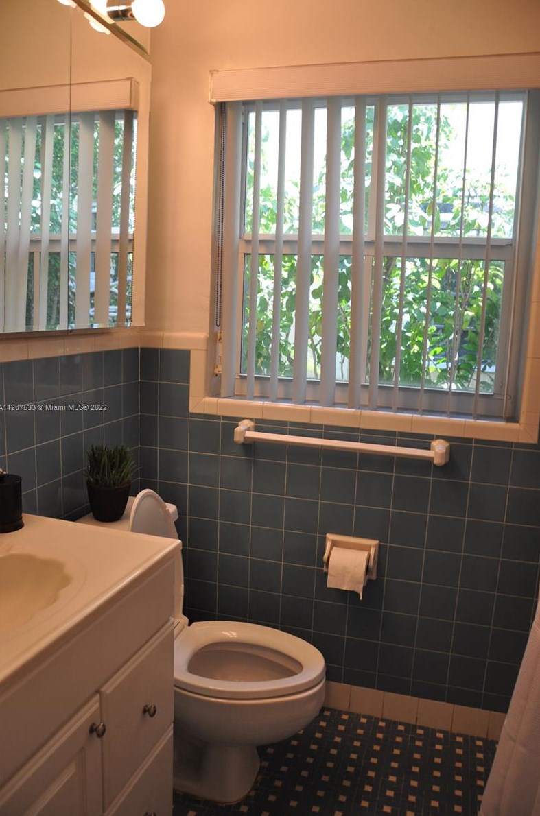 3551 Crystal Ct, Miami FL 33133-4037 exterior