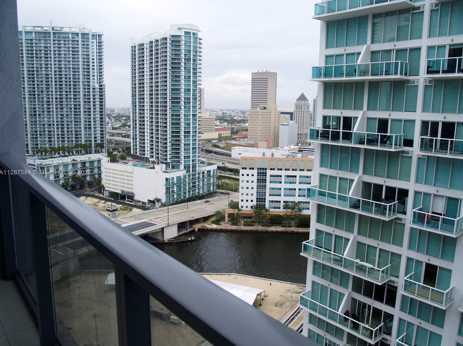 31 Se 6th St Apt 2704, Miami, FL 33131