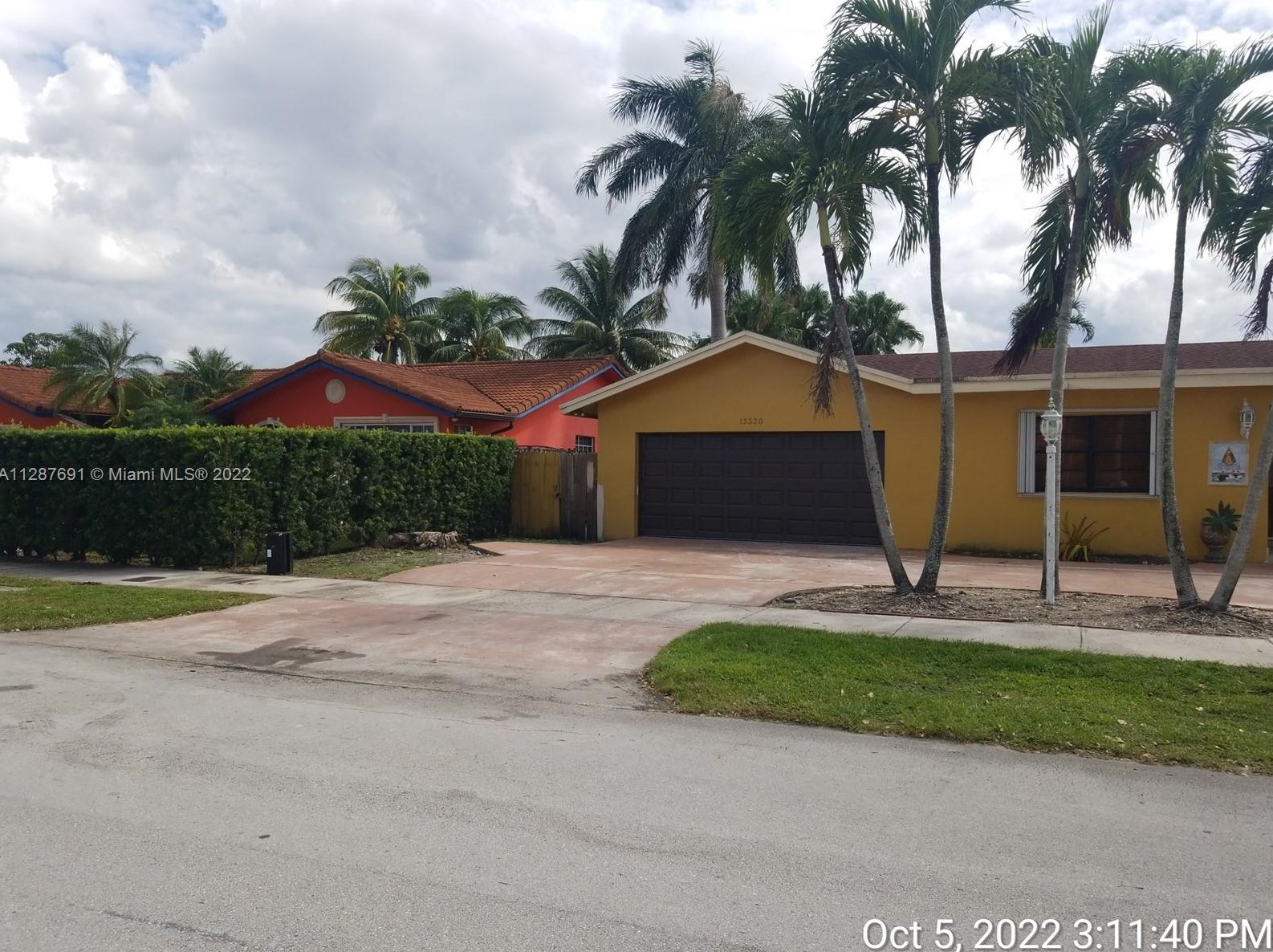 13320 1st St, Miami, FL 33184-1171