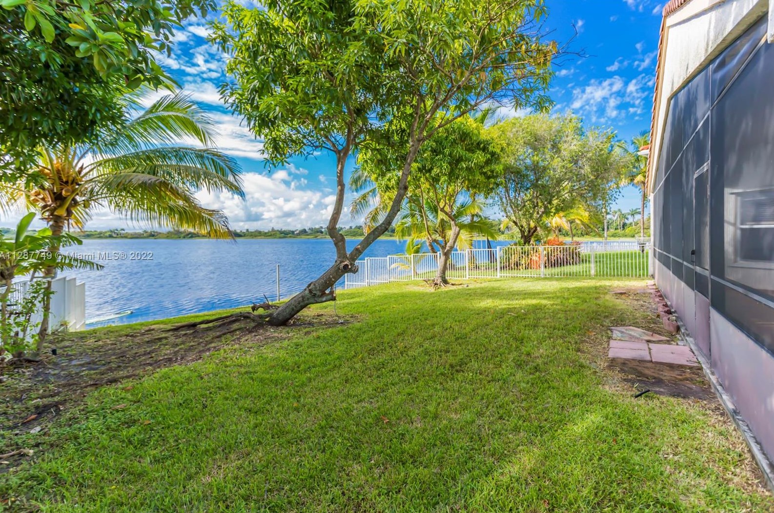 18322 33 St, Hollywood FL 33023-5682 exterior