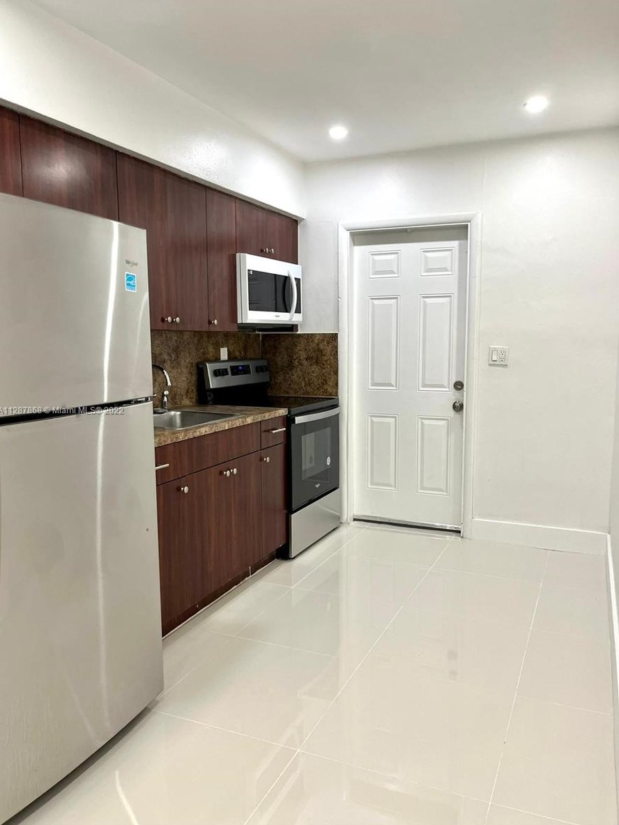 725 126th St, Miami, FL 33161-4857