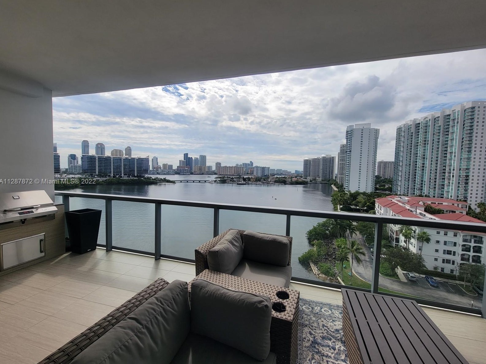 3300 Ne 188th St #911, Miami, FL 33180