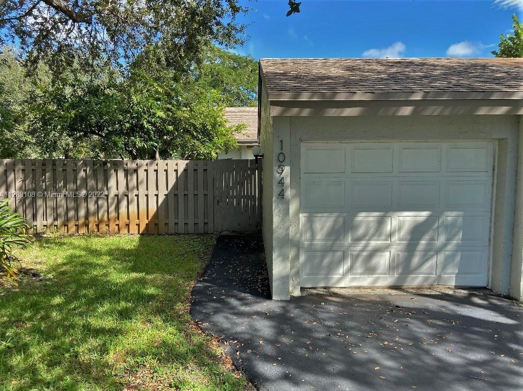 10944 112th Ave, Miami, FL 33176-3213