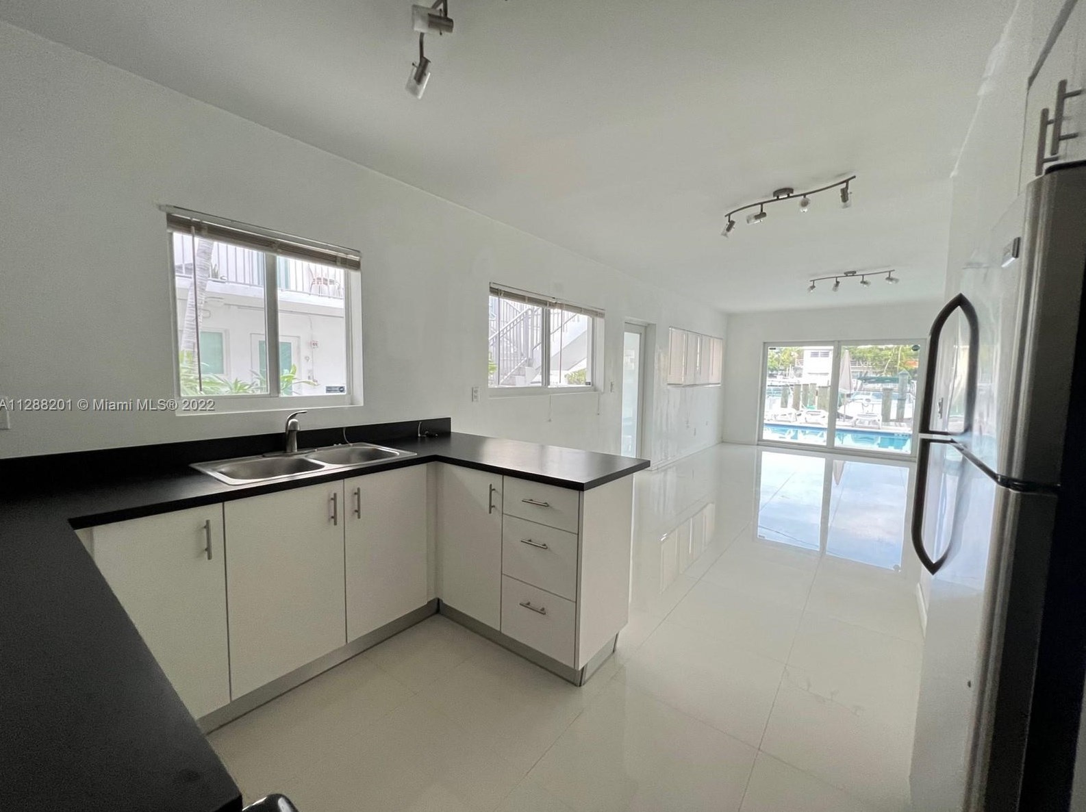 8035 Crespi Blvd #6, Miami, FL 33141