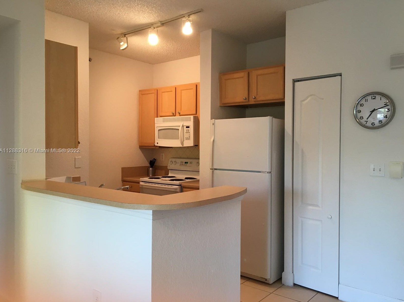 6001 Sw 70th St Apt 525, Miami, FL 33143
