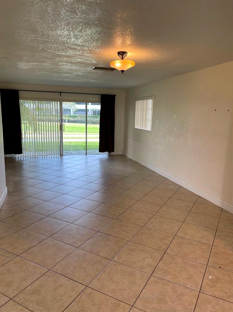 7344 82nd St, Miami, FL 33143-7405