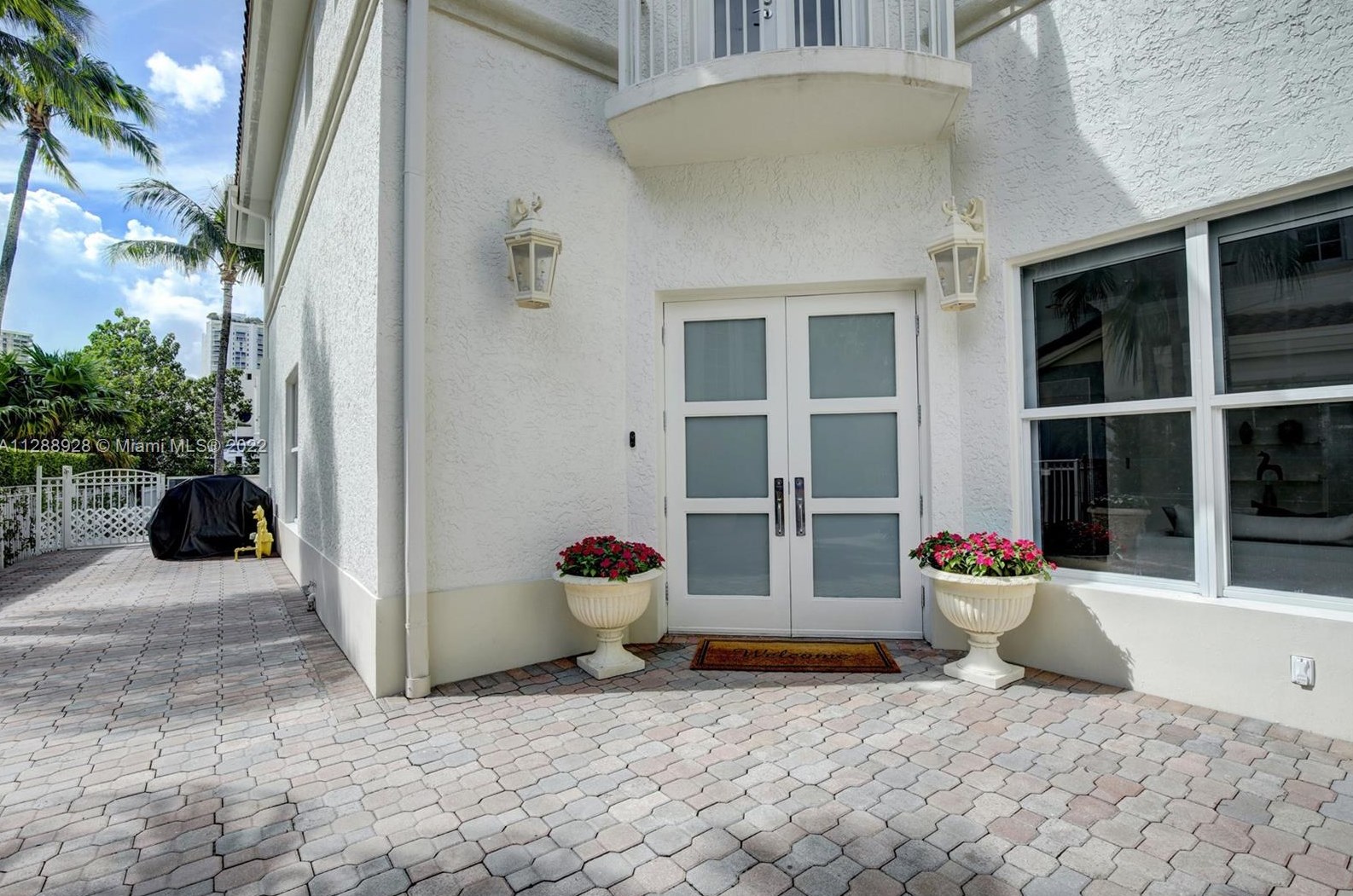 3852 199th Ter, Miami, FL 33180-3402