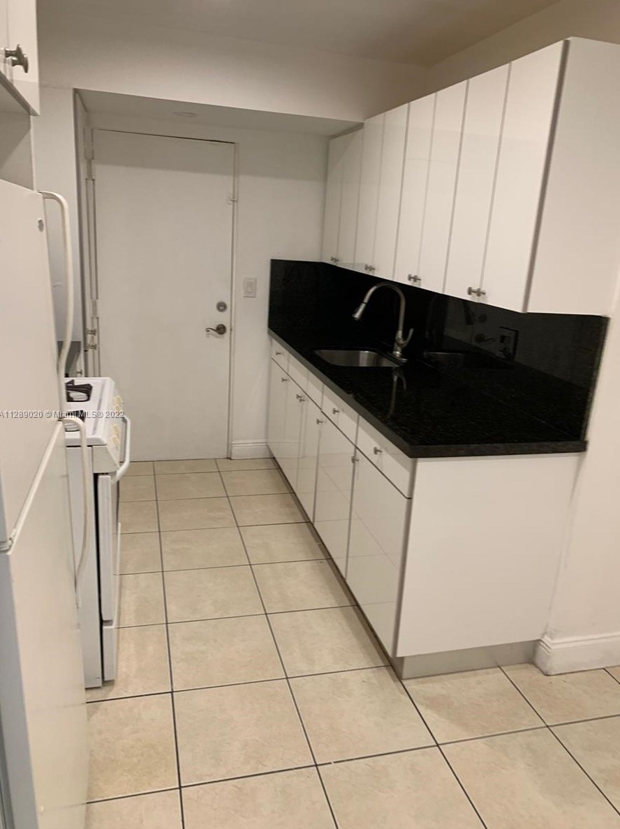 18101 Nw 68th Ave #d202, Hialeah, FL 33015