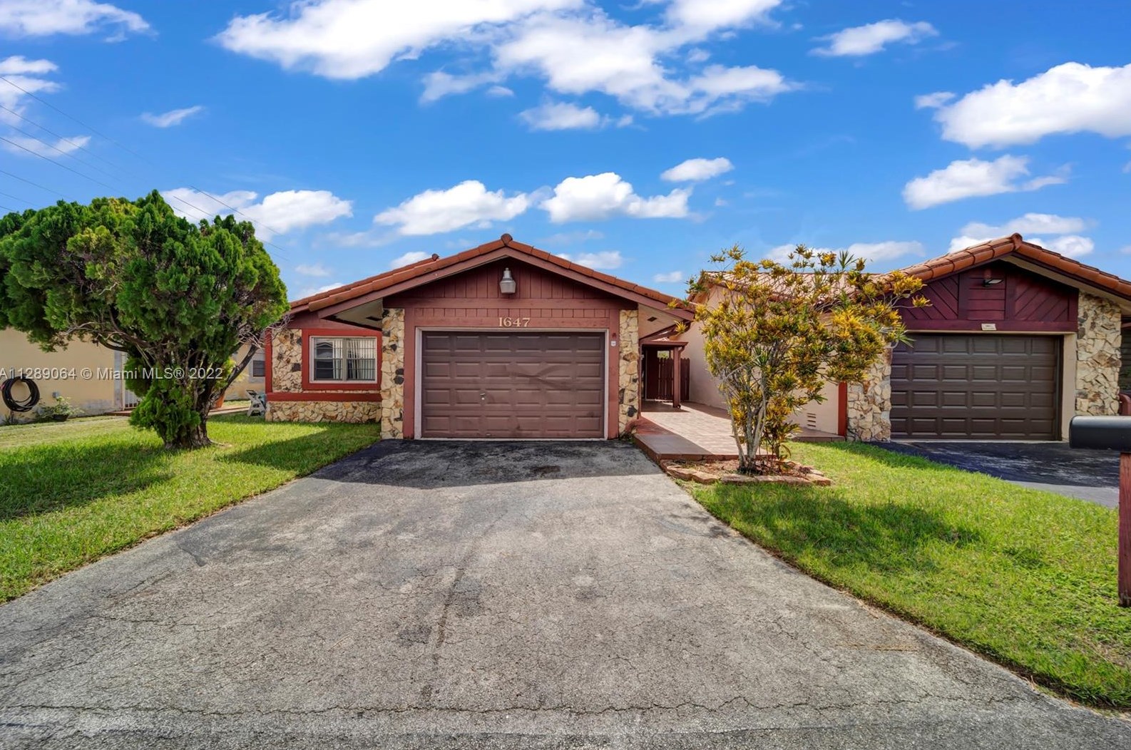 1647 136th Pl, Miami FL  33175-1052 exterior