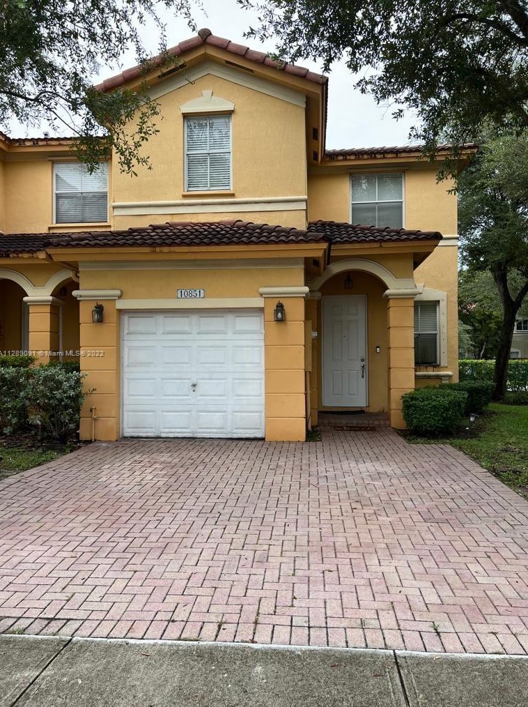 10851 81st Ln, Miami, FL 33178-6026