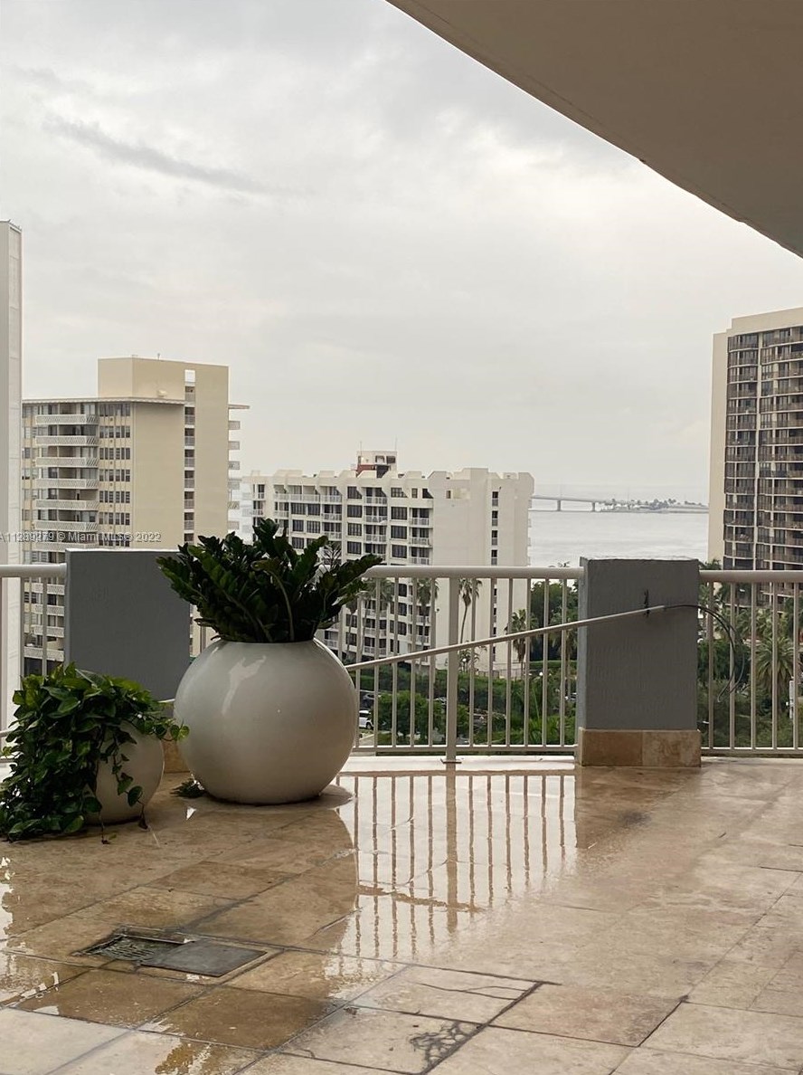 170 14th St, Miami FL 33131-3334 exterior