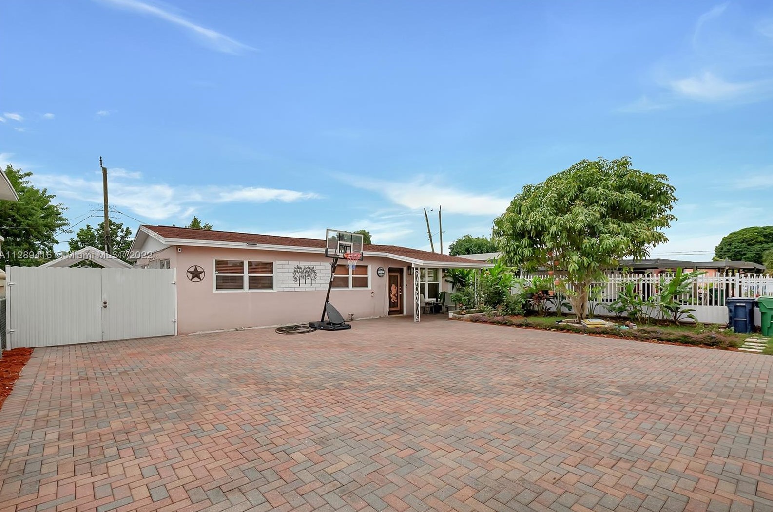 720 Curtiss Dr, Miami, FL 33054-3014