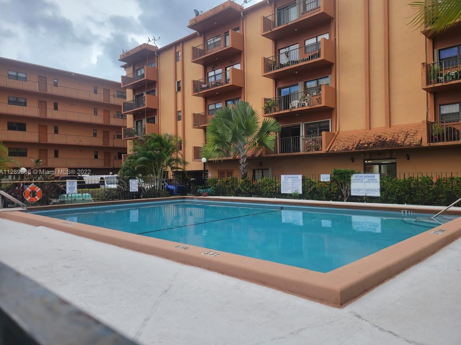 1800 W 54th St #109, Hialeah, FL 33012