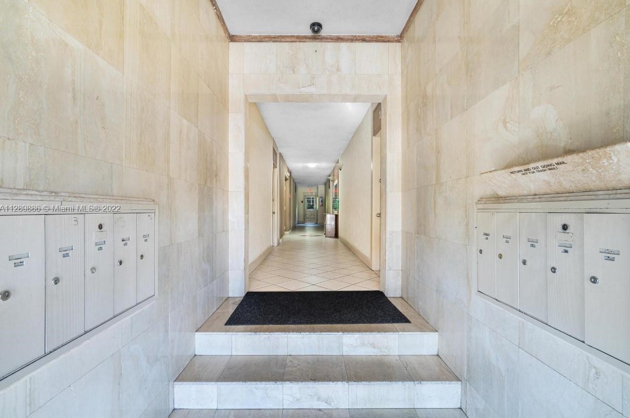 444 Ponce De Leon Blvd Apt 3, Miami, FL 33134