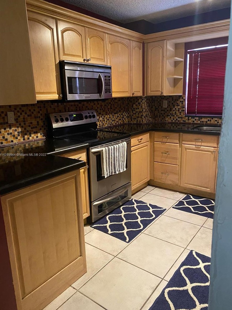 12682 9th Trl, Miami, FL 33182-2047