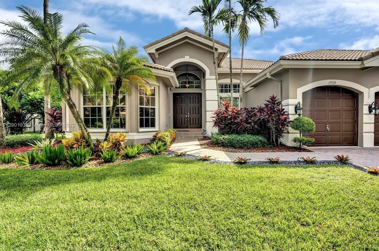 19510 Saturnia Lakes Dr, Boca Raton, FL 33498