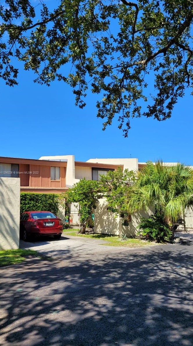 10672 79th Ter, Miami, FL 33173-2912