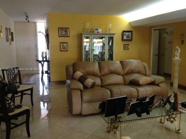 7000 Crown Gate Ct #7000, Hialeah, FL 33014