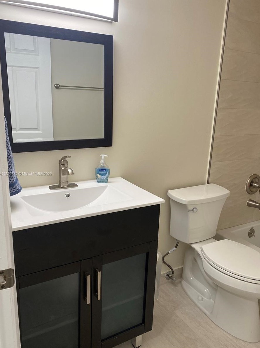 10317 9th Street Cir, Miami FL 33172-3262 exterior