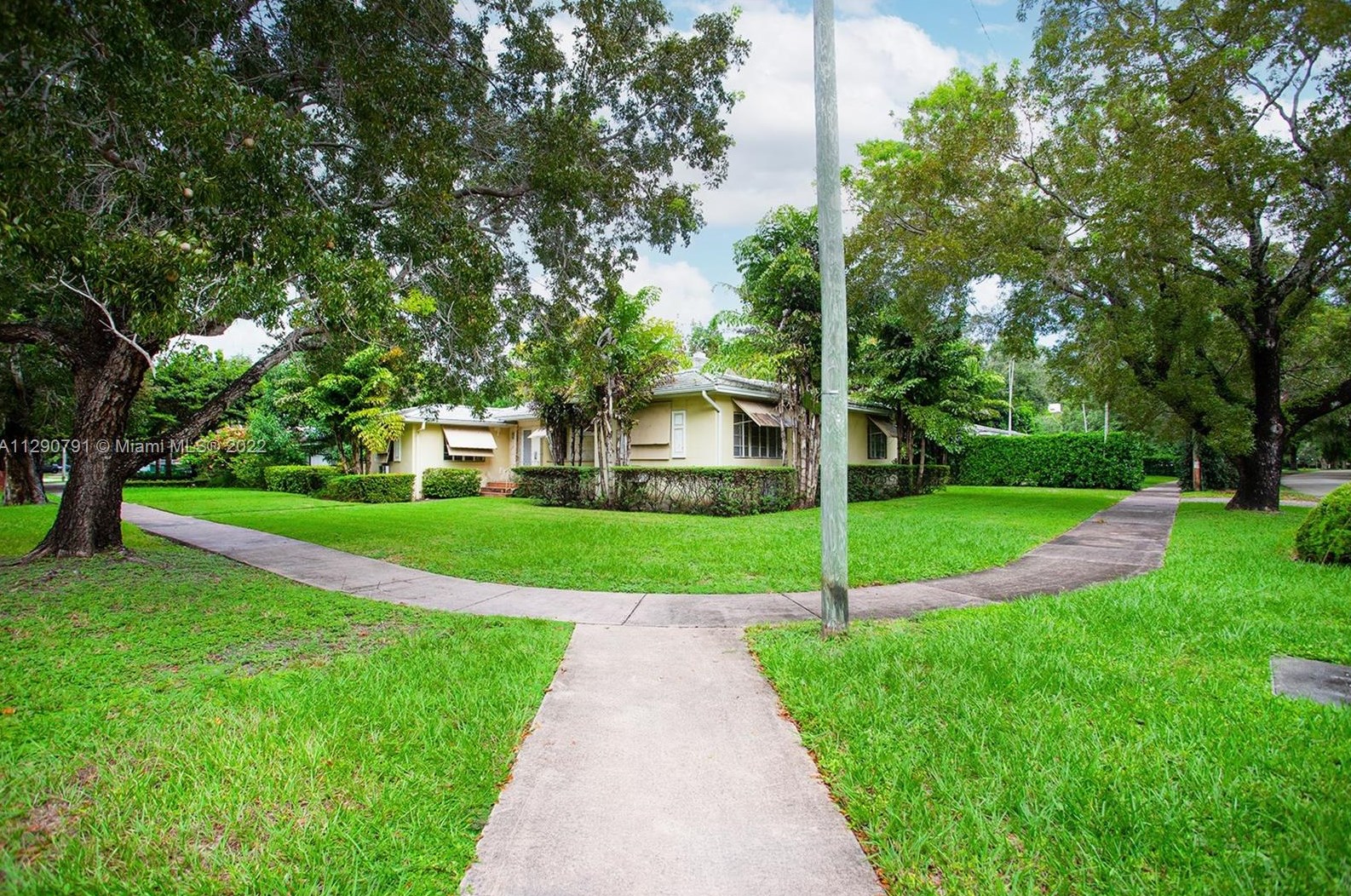 3515 Durango St, Miami, FL 33134-6429