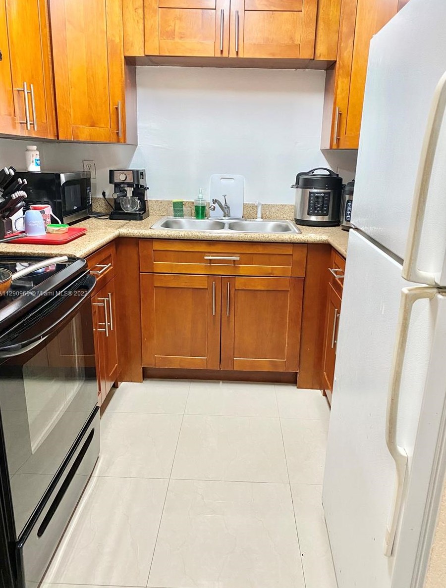 1805 W 56th St #209, Hialeah, FL 33012