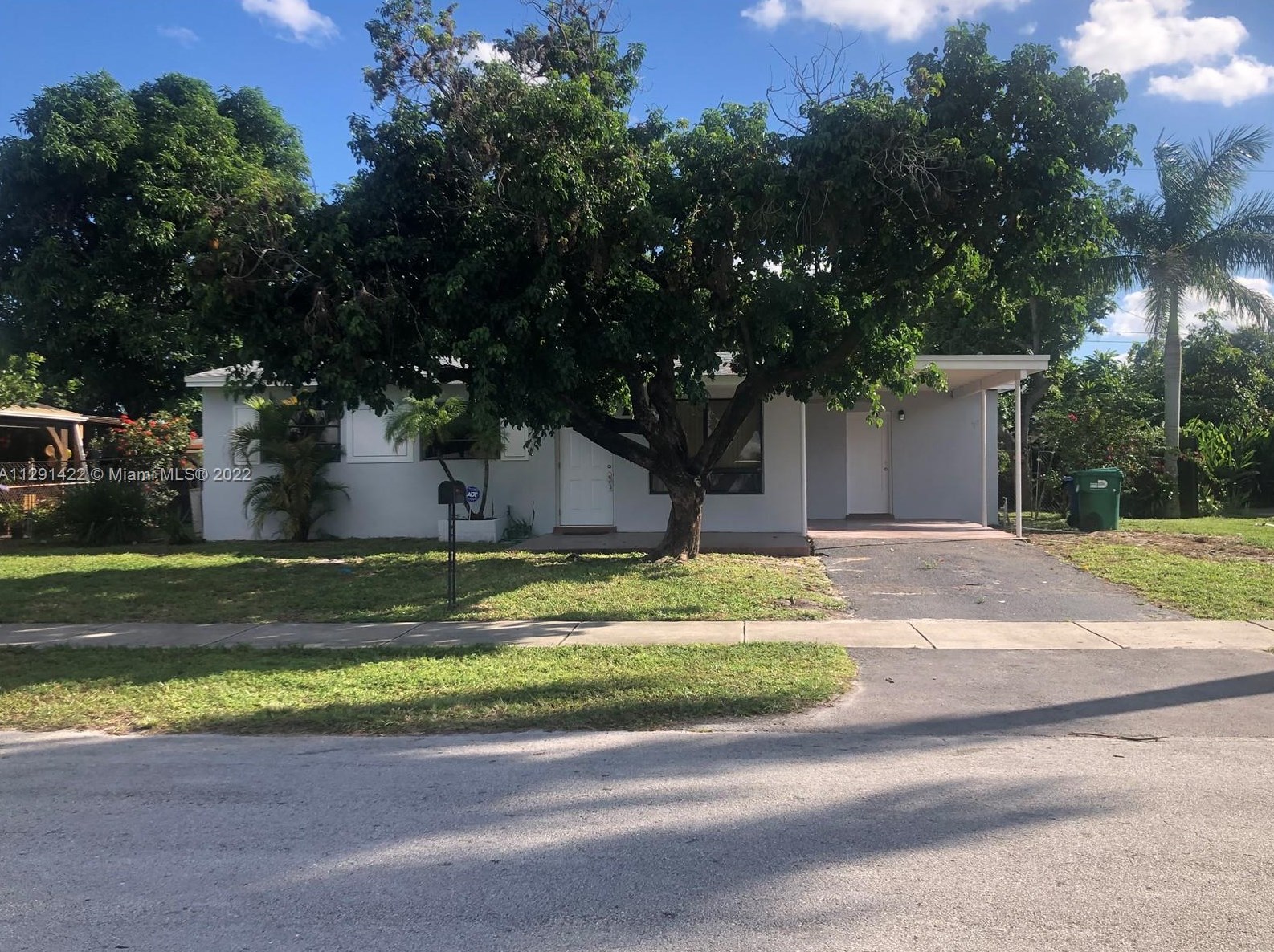 5462 172nd Ter, Miami FL  33055-3952 exterior