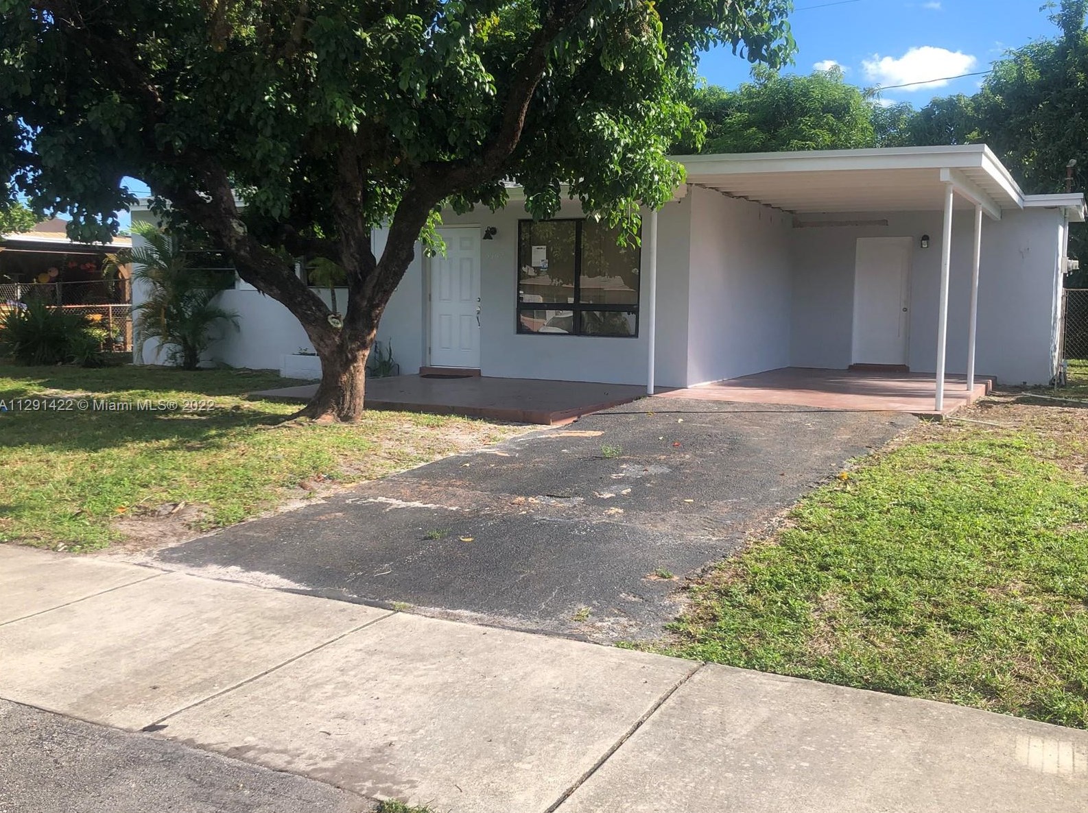 5462 172nd Ter, Miami FL  33055-3952 exterior