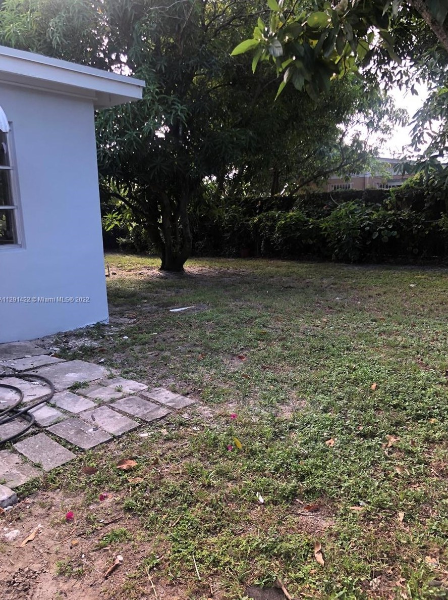 5462 172nd Ter, Miami FL  33055-3952 exterior