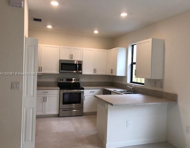 545 206th Ln, Miami, FL 33179-1344