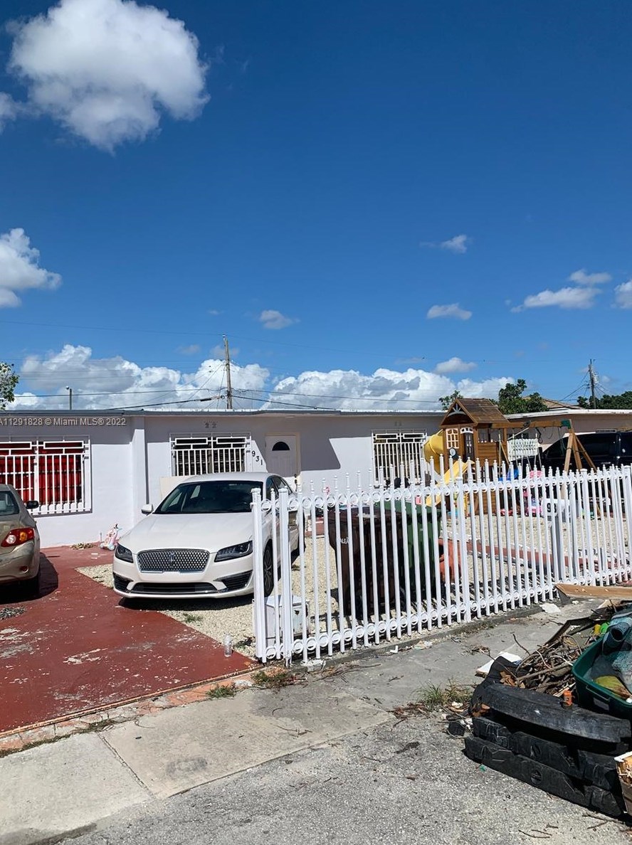 931 E 10th Pl, Hialeah, FL 33010