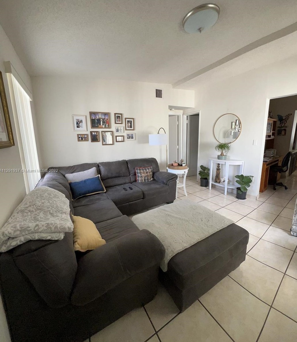 3148 96th St, Miami, FL 33147-2206