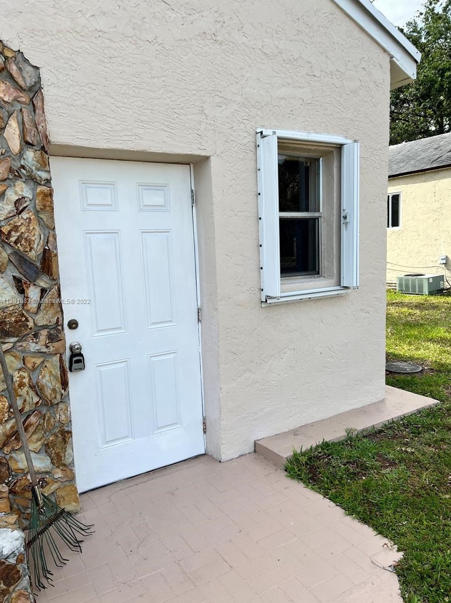 410 N 58th Ave #s, Hollywood, FL 33021