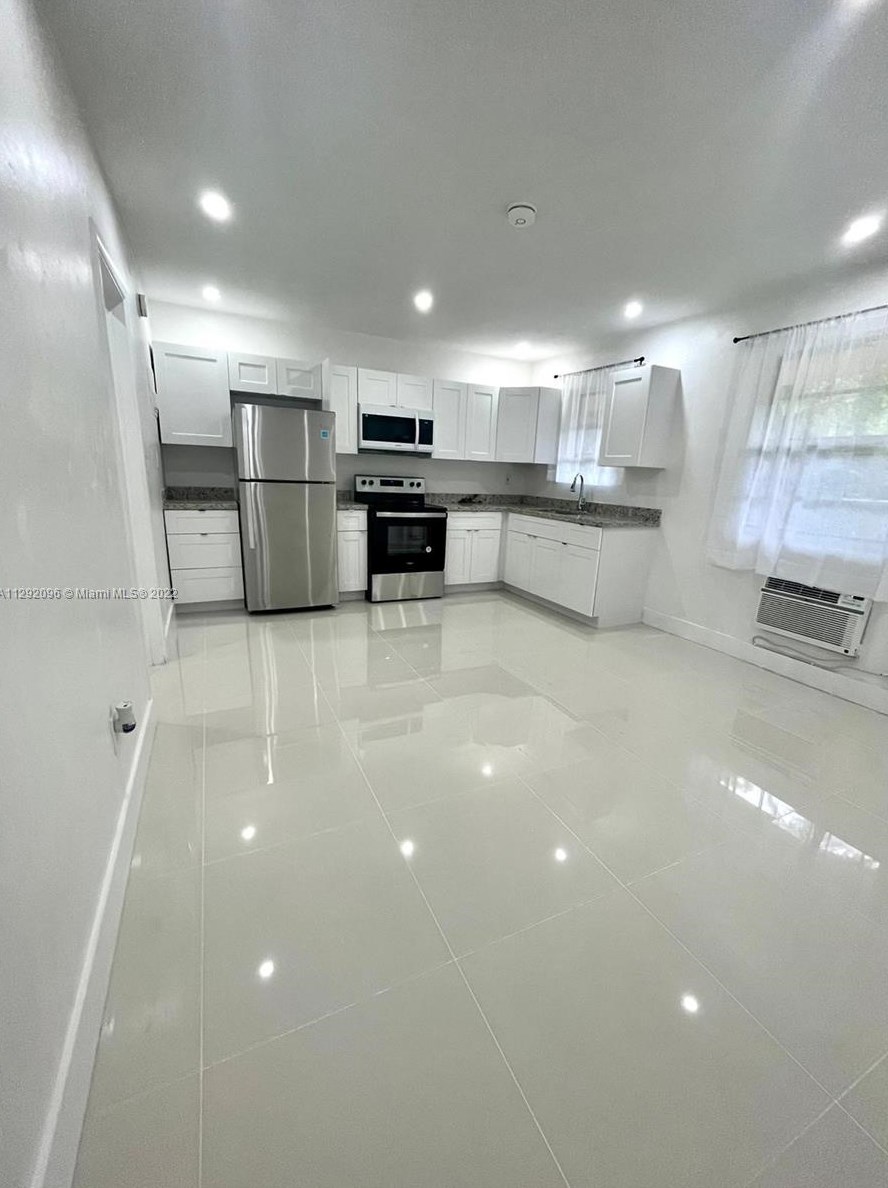 725 126 St Ne #2, Miami, FL 33161