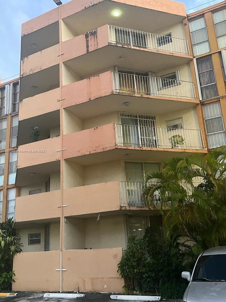 1750 W 46th St #311, Hialeah, FL 33012