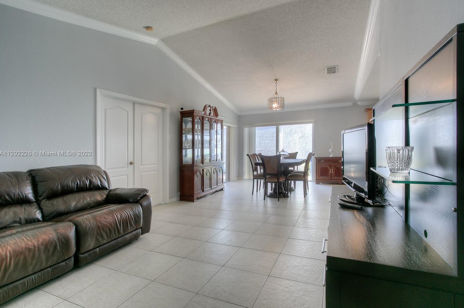 8010 Nw 197th St, Hialeah, FL 33015