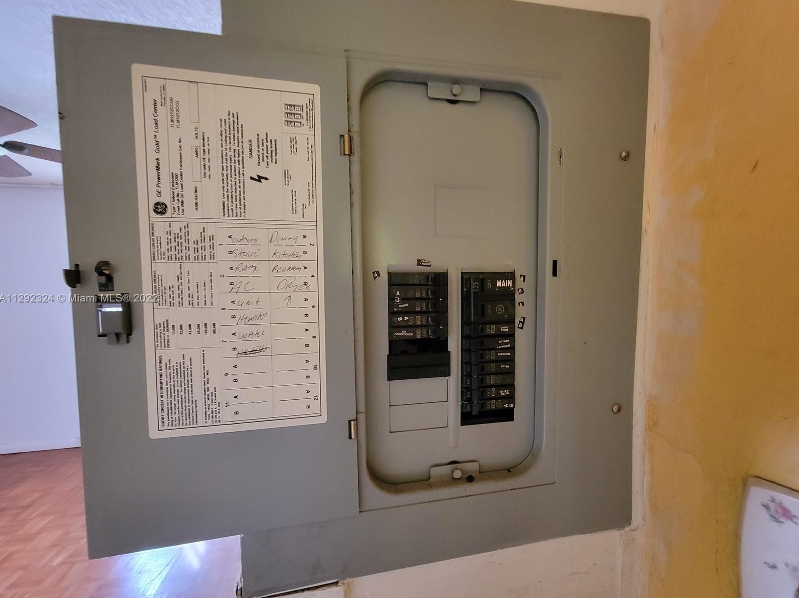 2281 81 Ter, Miami FL 33147-4838 exterior